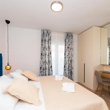 Deluxe Bracolet Private Pool Apartment *