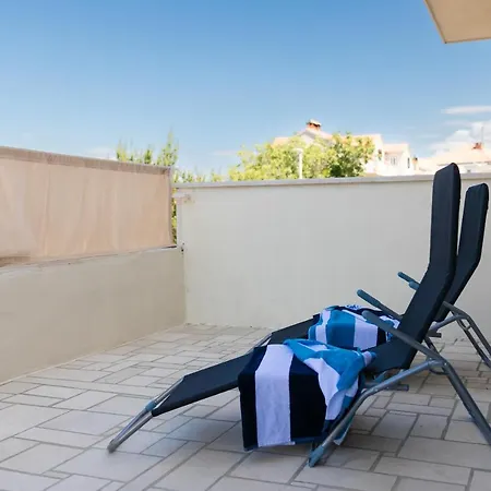 Deluxe Bracolet Private Pool Apartment Supetar
