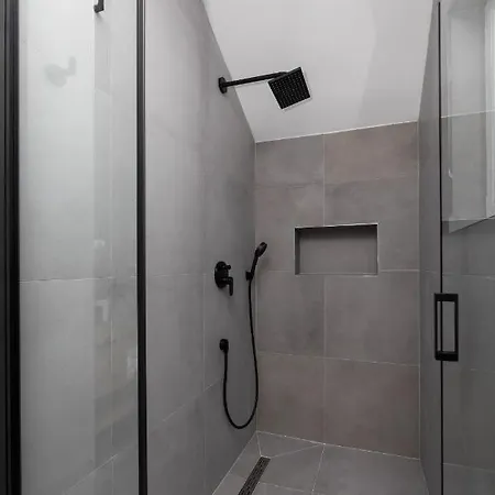 Deluxe Bracolet Private Pool Supetar