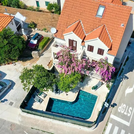 Deluxe Bracolet Private Pool Supetar