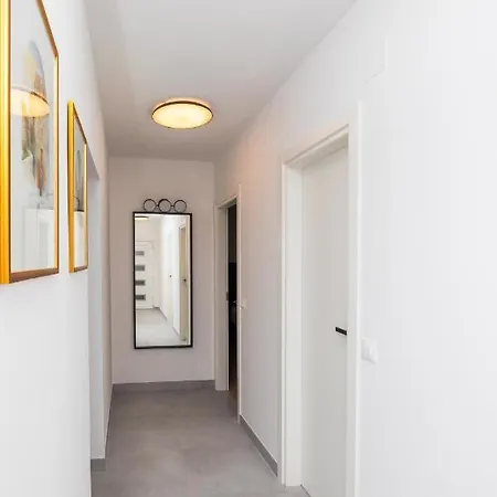 Deluxe Bracolet Private Pool Apartment Supetar