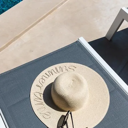 Deluxe Bracolet Private Pool