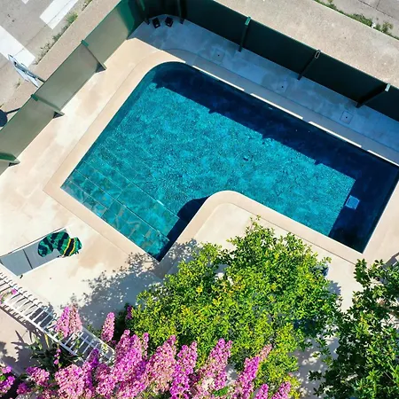 Deluxe Bracolet Private Pool Apartment *